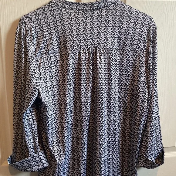 NWT very flattering black/white/gray ladies large blouse - Picture 8 of 10